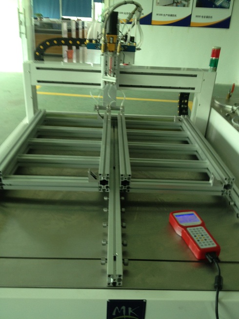 线条灯，明康全自动m1200线条灯灌胶机，灯条滴胶机