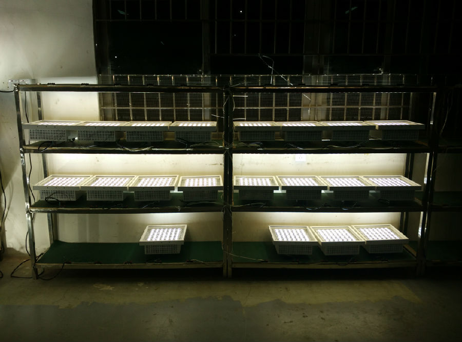 LED加油站老化1