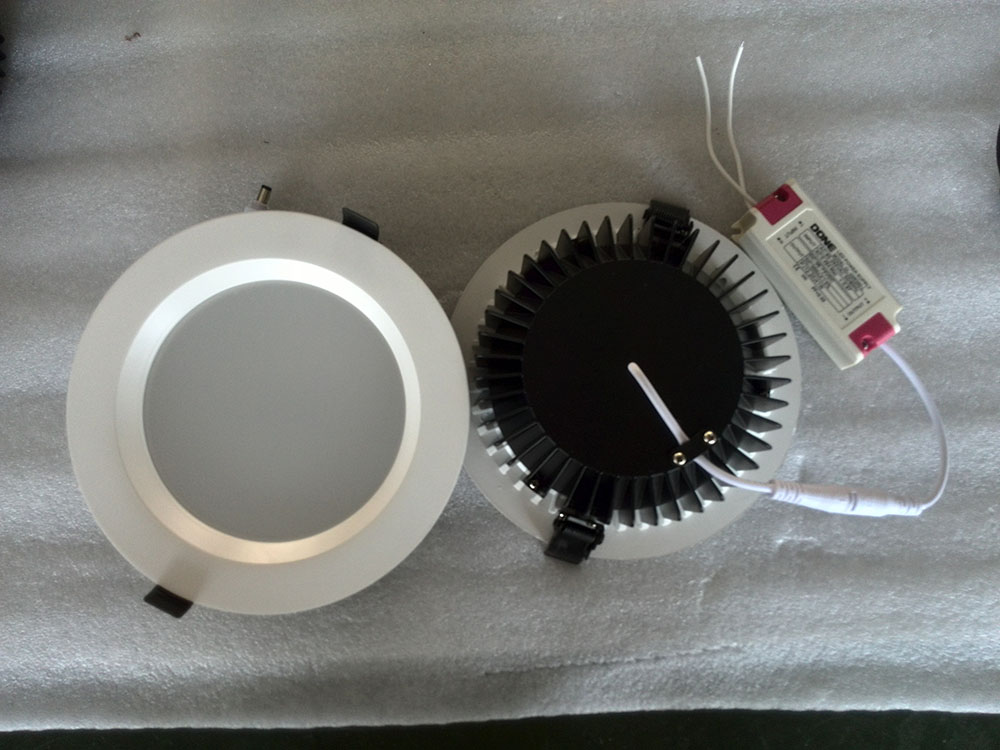 2015厂家直销SMD5630压铸筒灯18W LED筒灯黑白筒灯高档LED筒灯
