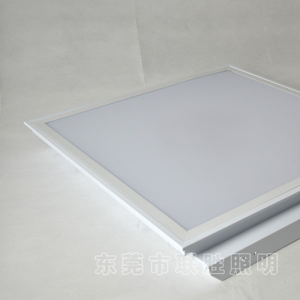 乳白罩LED灯盘，T8三支装格栅灯，LED暗装灯盘