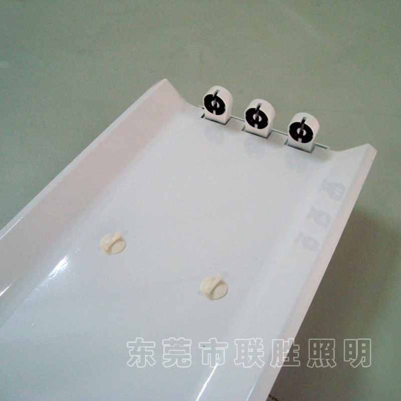 LED三支带罩支架，T8三管弧盖支架，加厚铁皮支架