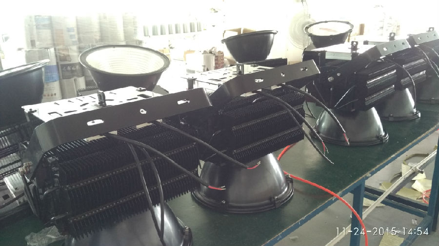 LED工矿灯_LED加油站灯_LED塔吊灯