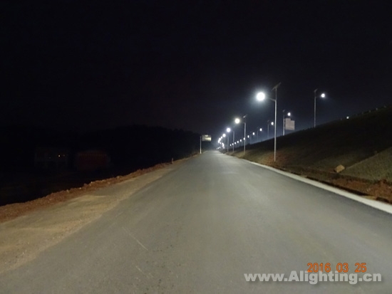 长韶娄高速公路市政辅道全天候光伏道路照明工