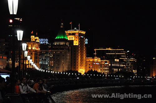 施莱德：光影画师，用光之画笔描绘上海滩