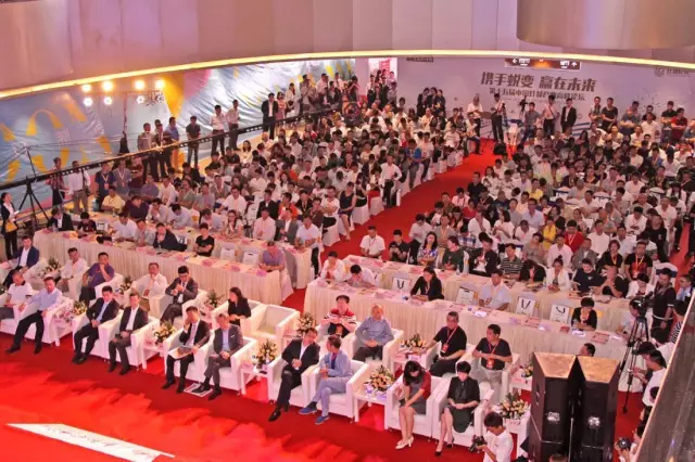 行业大咖论道利和，第十五届灯都论坛完美收官