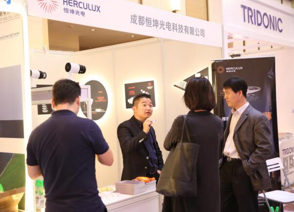 推动照明跨界，云知光首届商业照明论坛开幕！