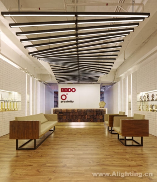 “线性之美”，引领办公照明设计新潮流