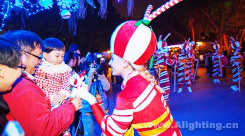 【今日焦点】长隆欢乐世界的圣诞梦幻灯光秀美翻了！