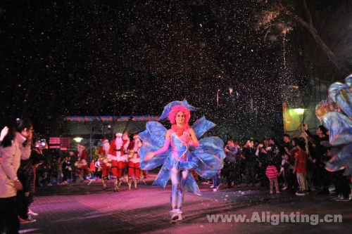 【今日焦点】长隆欢乐世界的圣诞梦幻灯光秀美翻了！