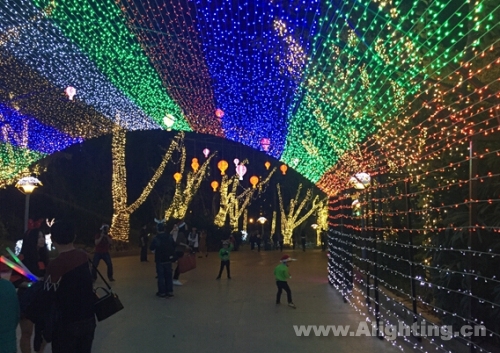 【今日焦点】长隆欢乐世界的圣诞梦幻灯光秀美翻了！