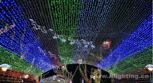 【今日焦点】长隆欢乐世界的圣诞梦幻灯光秀美翻了！