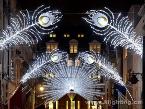 【今日焦点】世界各地点亮圣诞彩灯 哪个最有气氛？