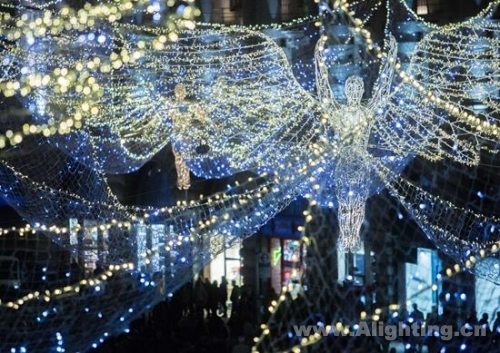 【今日焦点】世界各地点亮圣诞彩灯 哪个最有气氛？