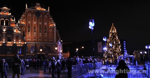 【今日焦点】世界各地点亮圣诞彩灯 哪个最有气氛？
