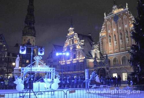 【今日焦点】世界各地点亮圣诞彩灯 哪个最有气氛？