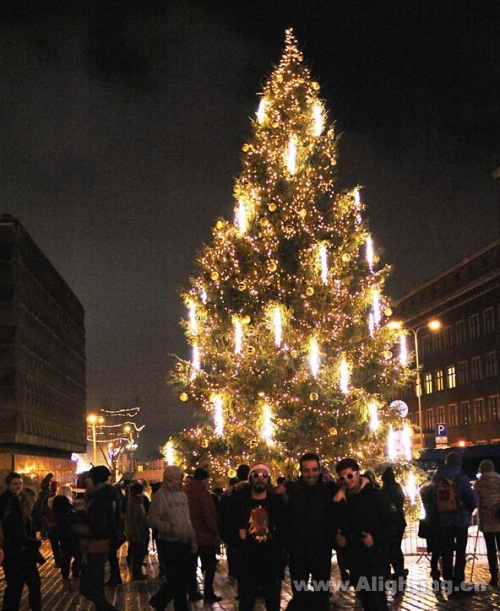 【今日焦点】世界各地点亮圣诞彩灯 哪个最有气氛？