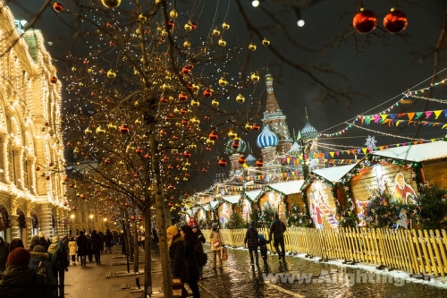 【今日焦点】世界各地点亮圣诞彩灯 哪个最有气氛？