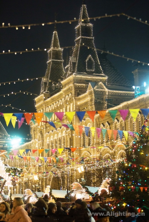 【今日焦点】世界各地点亮圣诞彩灯 哪个最有气氛？