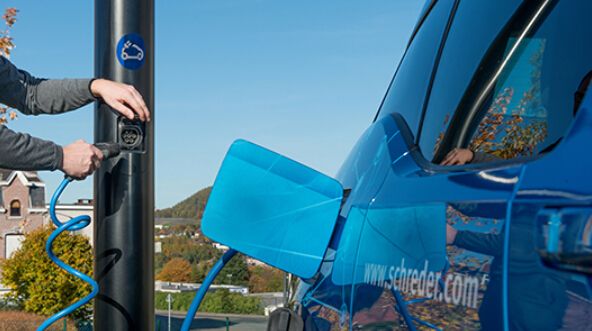 配备电动汽车充电装置的Shuffle灯具在比利时研发中心安装完成