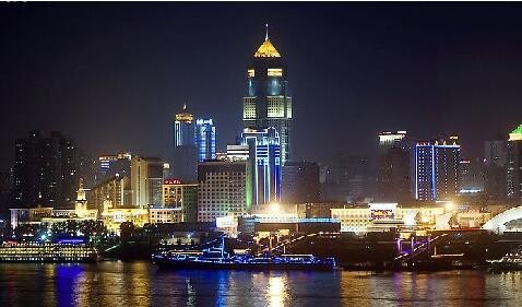 长江灯光秀“梦幻江城”启幕 三镇照明手法各有侧重