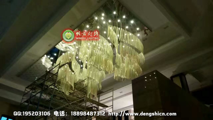 玻璃艺术造型吊灯 酒店玻璃工艺吊灯 现代艺术吊灯定制 彩绘玻璃工程灯定制