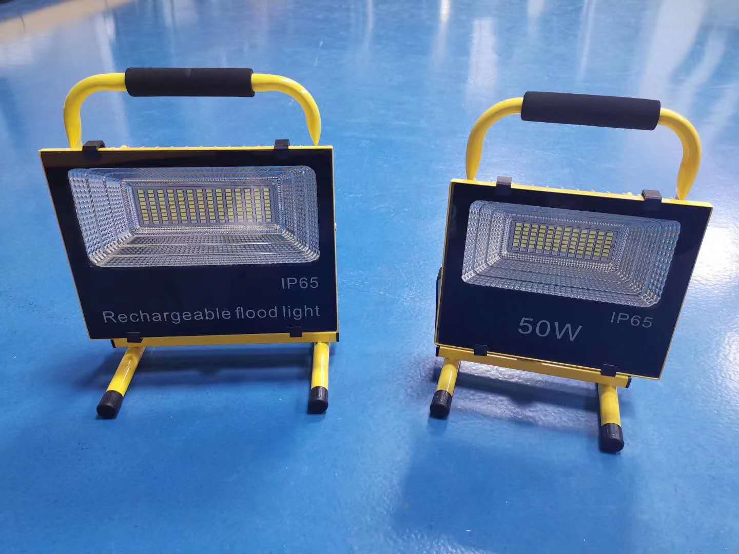 LED充电投光灯 移动充电式LED灯具