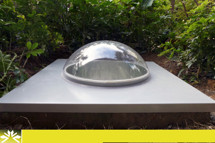 夜间照明或阴雨天气光线不足时时,自动切换成光导系统内置的led进行