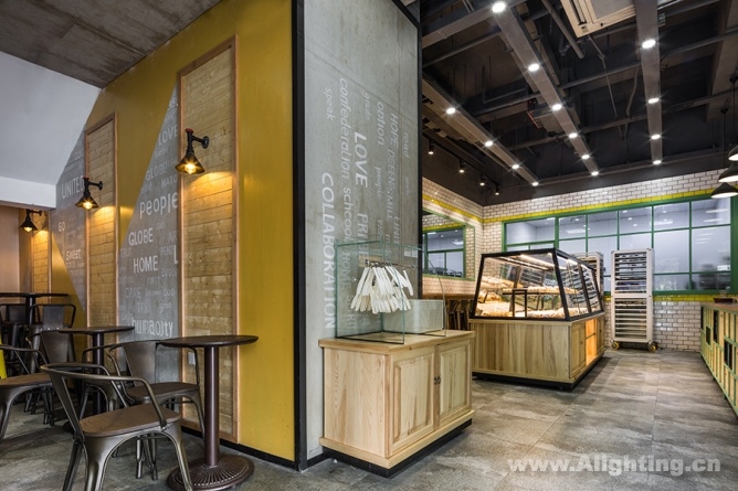 深圳麦田朵朵面包店灯光设计