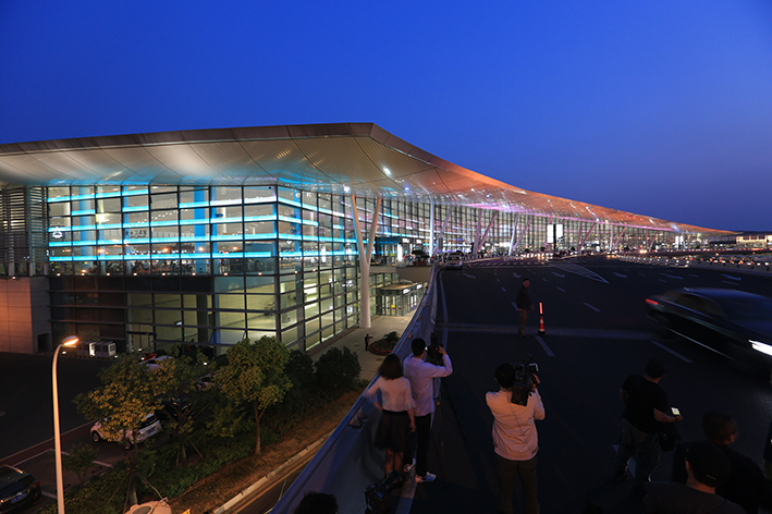 南京禄口国际机场夜景图片