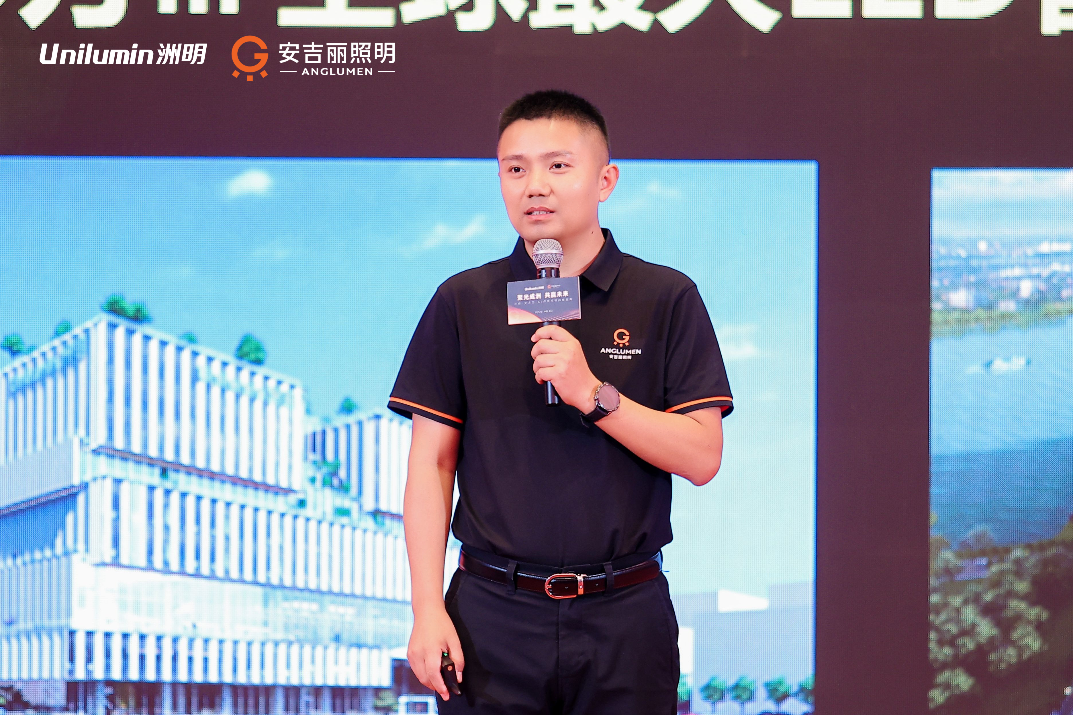 李志.jpg 李志.jpg