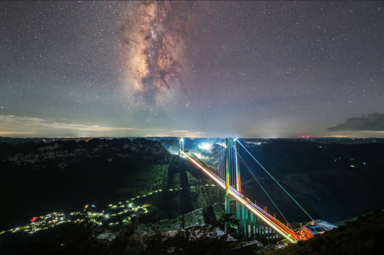 【新闻图片】昕诺飞点亮世界第一高桥花江峡谷大桥，以照明科技赋能超级工程.png